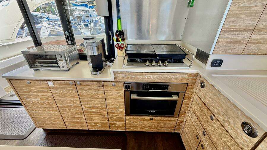 2017 Xquisite Yachts X5