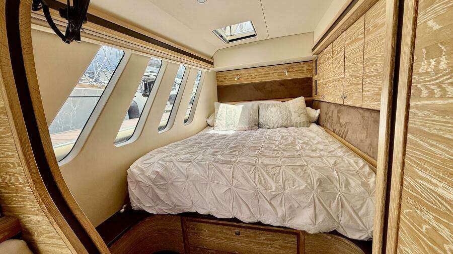 2017 Xquisite Yachts X5