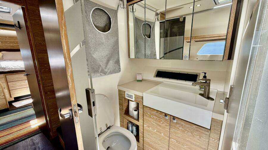 2017 Xquisite Yachts X5