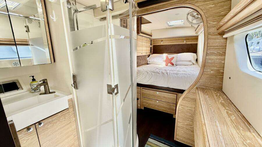 2017 Xquisite Yachts X5