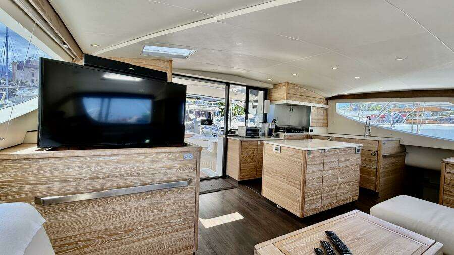 2017 Xquisite Yachts X5