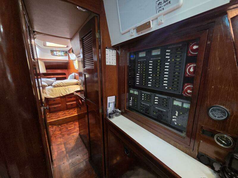 1985 Endeavour 51