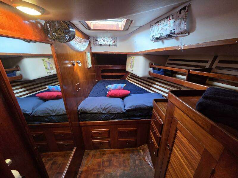 1985 Endeavour 51