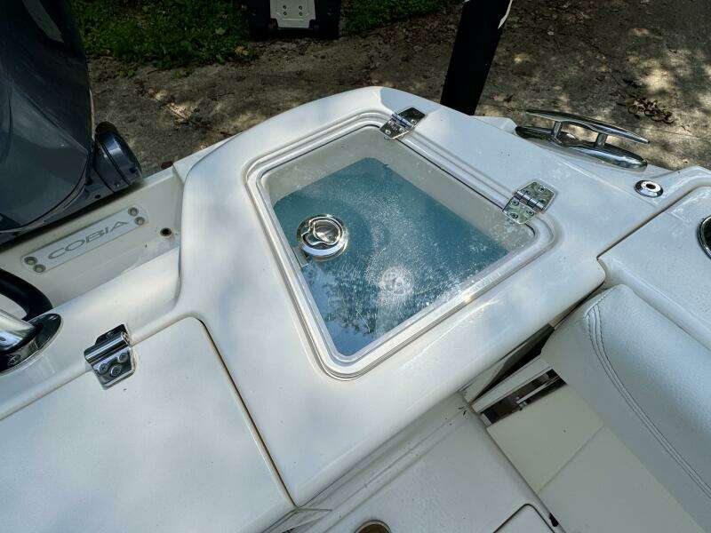 2022 Cobia 280 DC