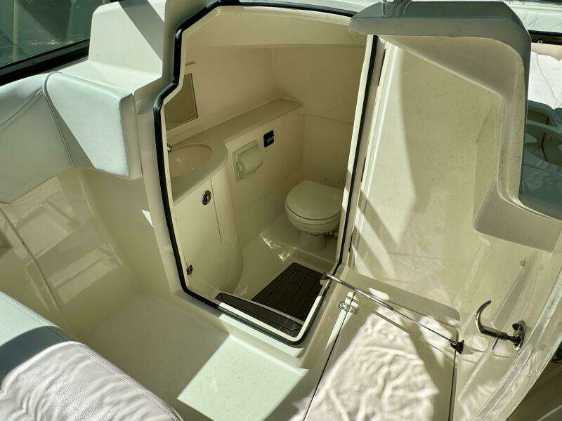 2022 Cobia 280 DC