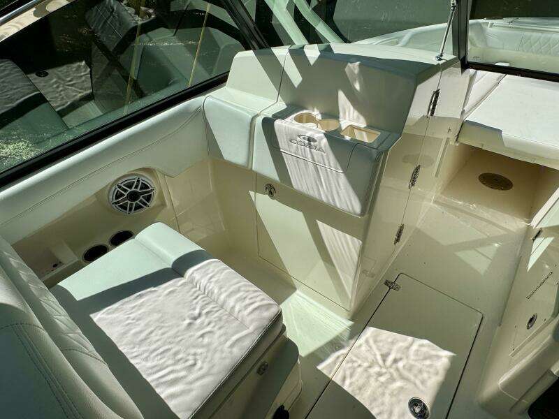 2022 Cobia 280 DC