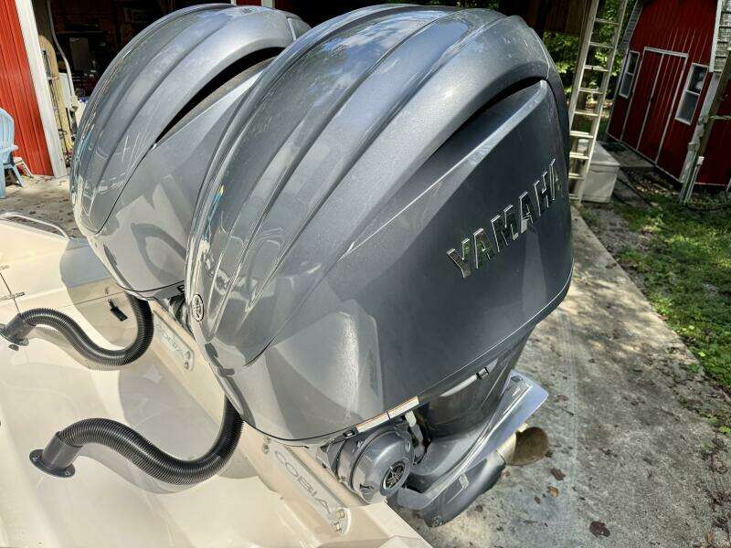 2022 Cobia 280 DC