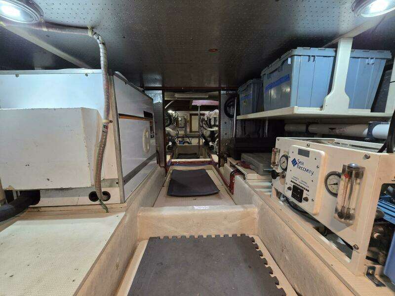 1989 Offshore Yachts 48 Sedan