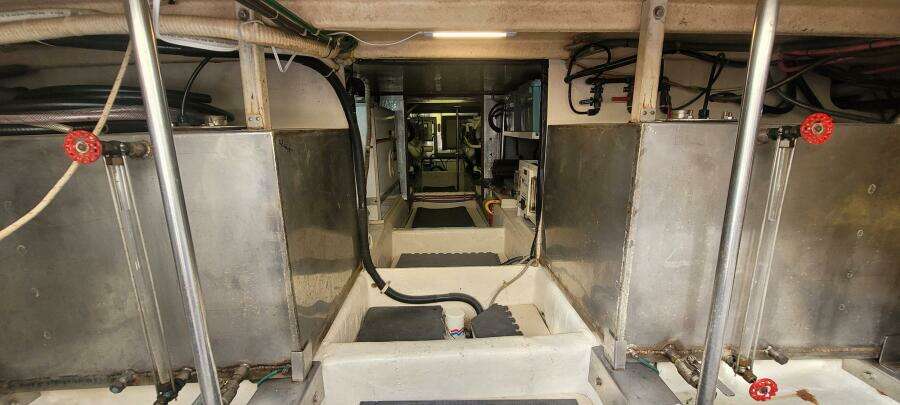 1989 Offshore Yachts 48 Sedan