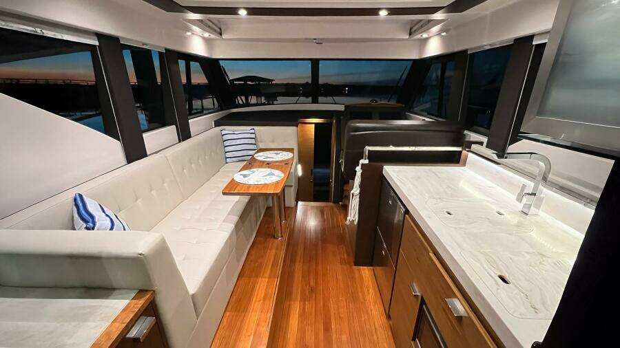 2017 Tiara Yachts C39 Coupe