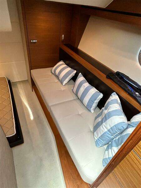 2017 Tiara Yachts C39 Coupe