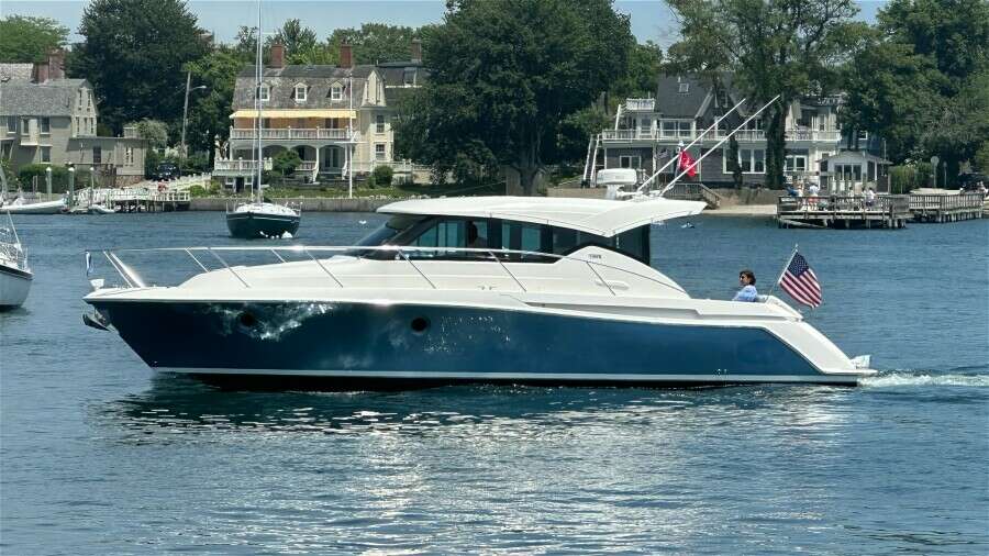 2017 Tiara Yachts C39 Coupe