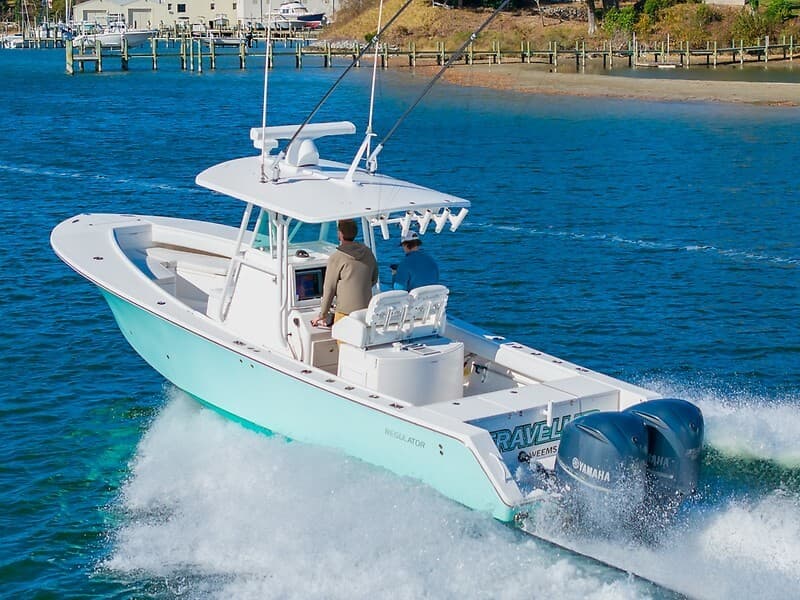 2008 Regulator 32 Forward Seating