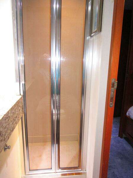 Starboard Cabin Shower