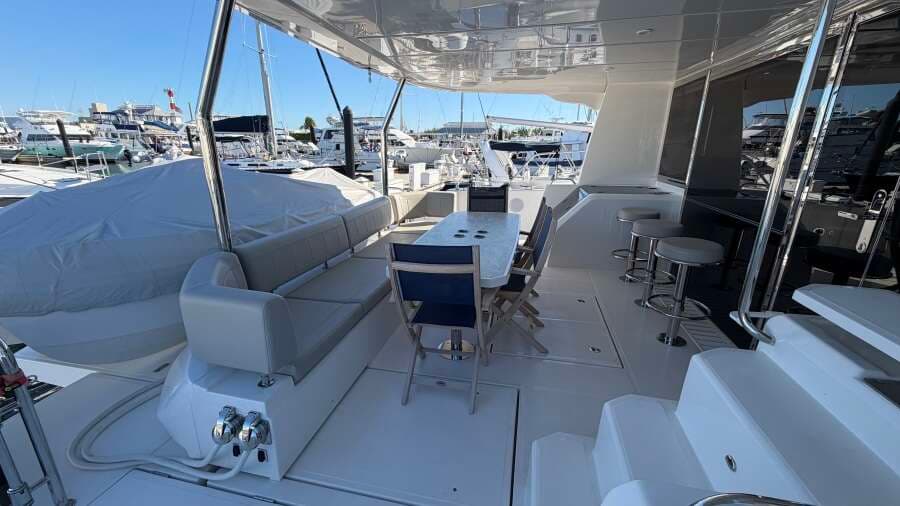 2025 Aquila 54 ENCLOSED BRIDGE