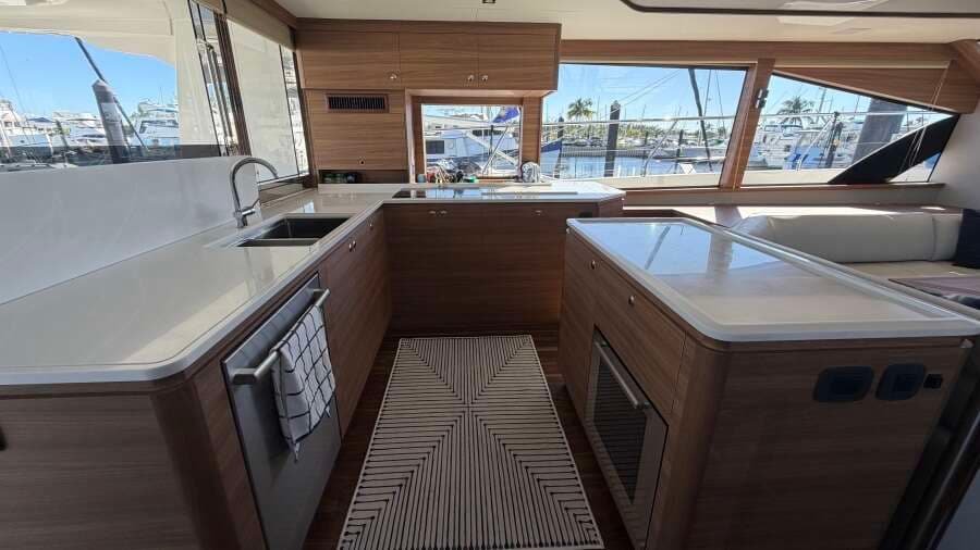 2025 Aquila 54 ENCLOSED BRIDGE