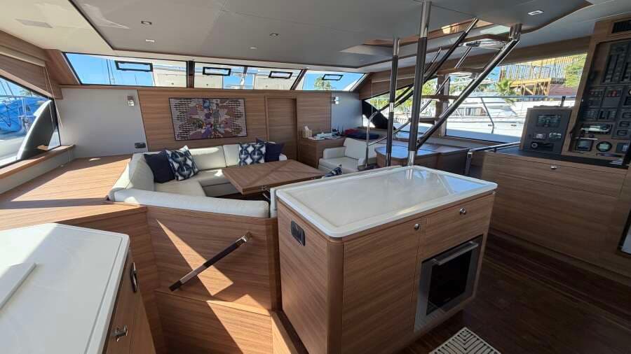 2025 Aquila 54 ENCLOSED BRIDGE