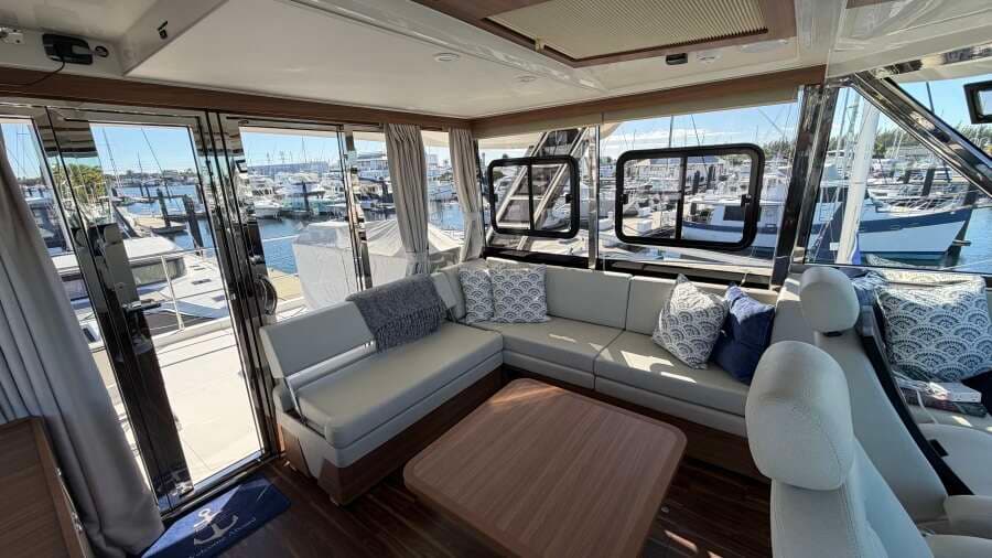 2025 Aquila 54 ENCLOSED BRIDGE