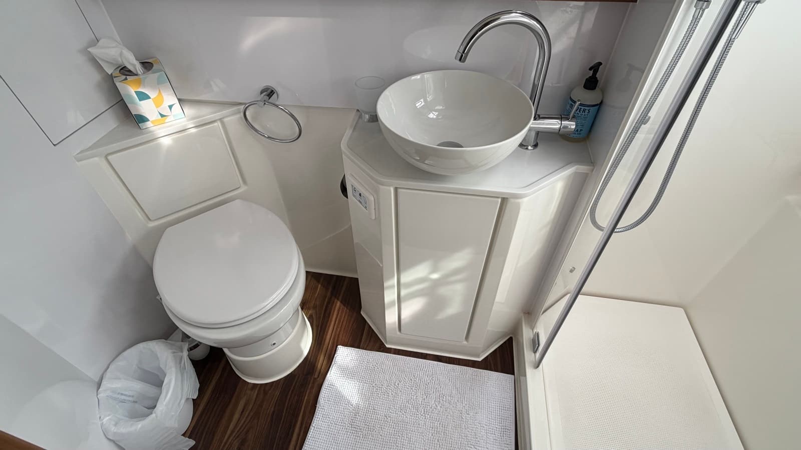 2025 Aquila 54 ENCLOSED BRIDGE