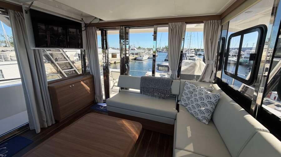 2025 Aquila 54 ENCLOSED BRIDGE