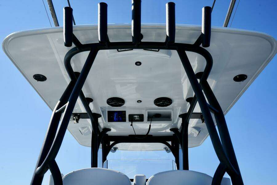 Yellowfin 32 Luhn 32- Center Console