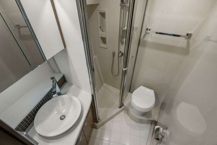 2014 Cruisers Yachts 