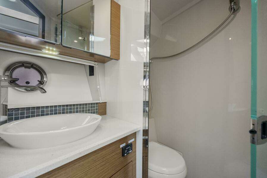 2014 Cruisers Yachts 