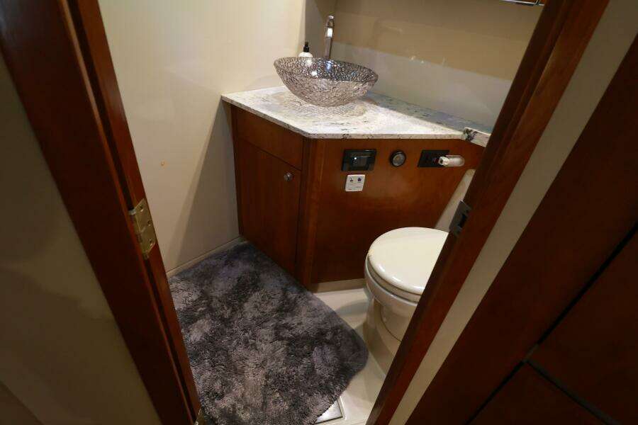 2007 Cruisers 520 Express