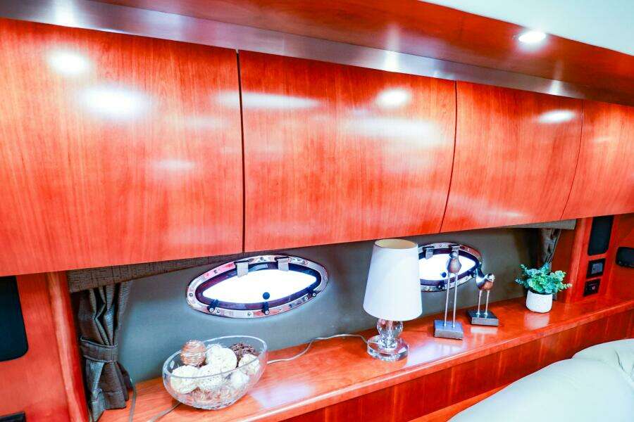 2007 Cruisers 520 Express