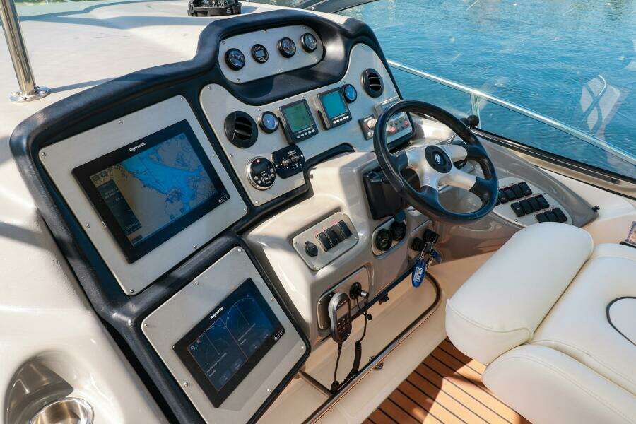 2007 Cruisers 520 Express