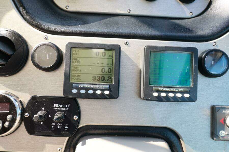 2007 Cruisers 520 Express