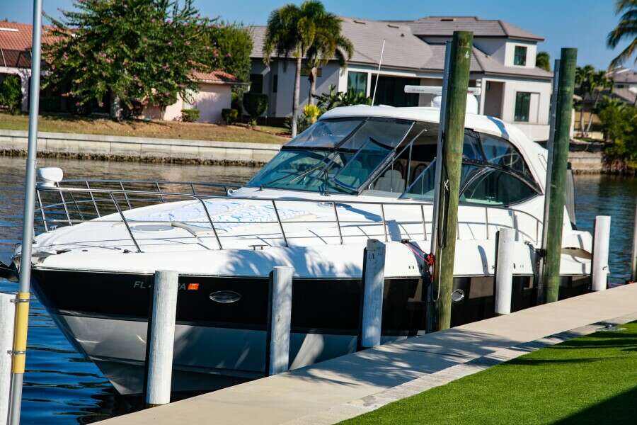 2007 Cruisers 520 Express