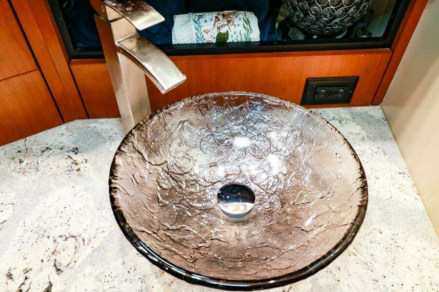 2007 Cruisers 520 Express