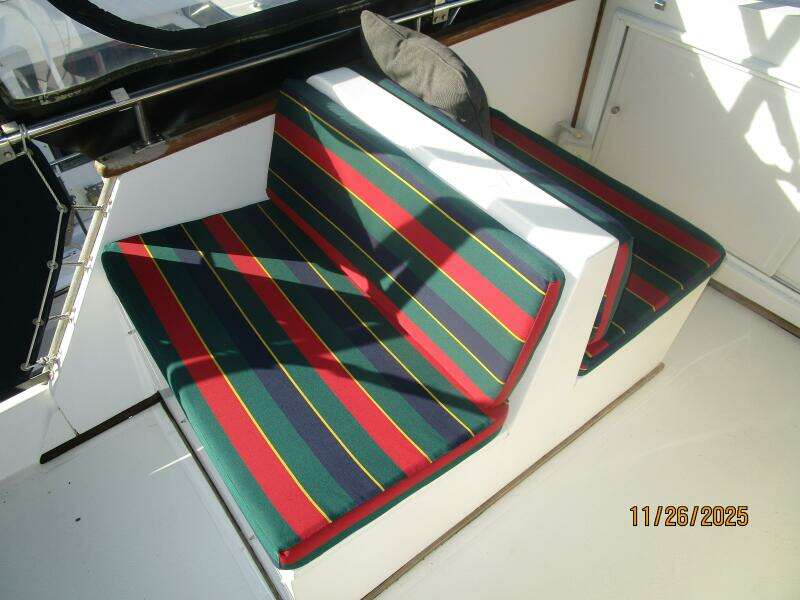 42' Grand Banks flybridge port seating2