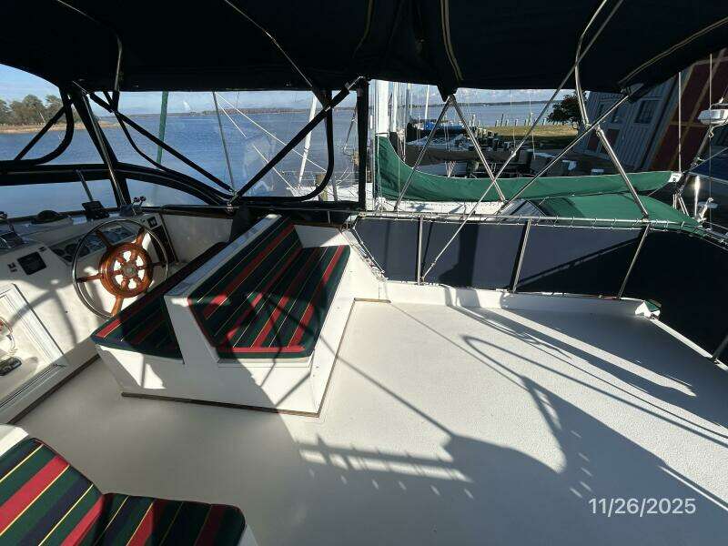 42' Grand Banks flybridge starboard