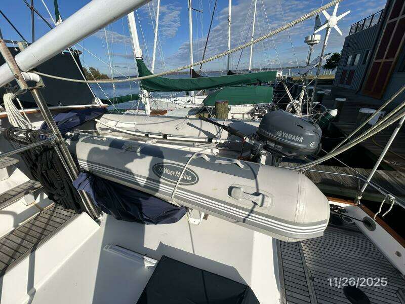 42' Grand Banks tender2