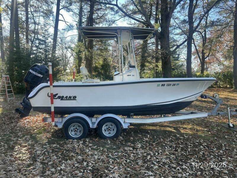 18' Mako starboard profile