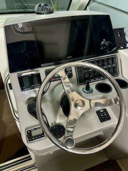 2016 Boston Whaler 285 Conquest