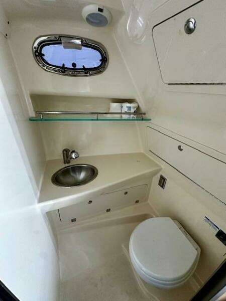 2016 Boston Whaler 285 Conquest