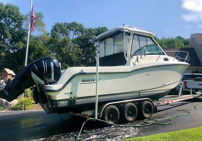2016 Boston Whaler 285 Conquest