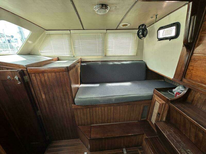 1982 Oceanic Pilothouse 43