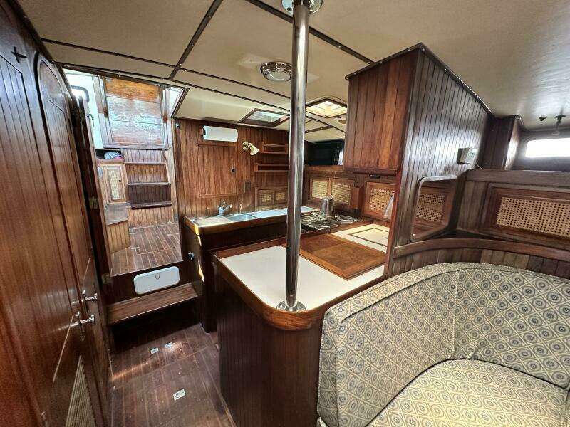 1982 Oceanic Pilothouse 43