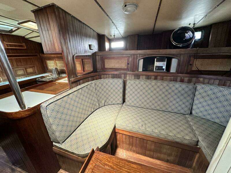 1982 Oceanic Pilothouse 43