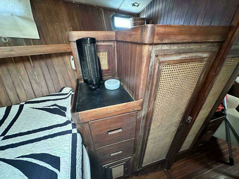 1982 Oceanic Pilothouse 43