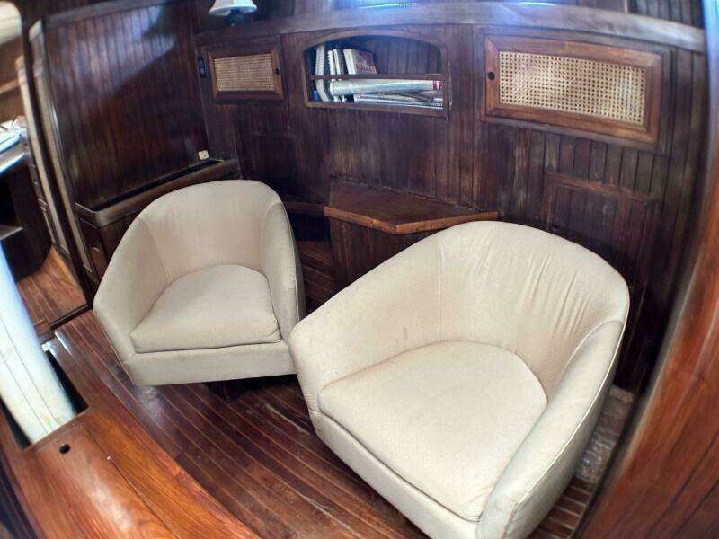 1982 Oceanic Pilothouse 43