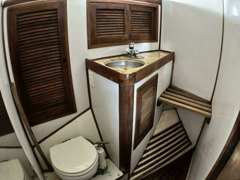 1982 Oceanic Pilothouse 43