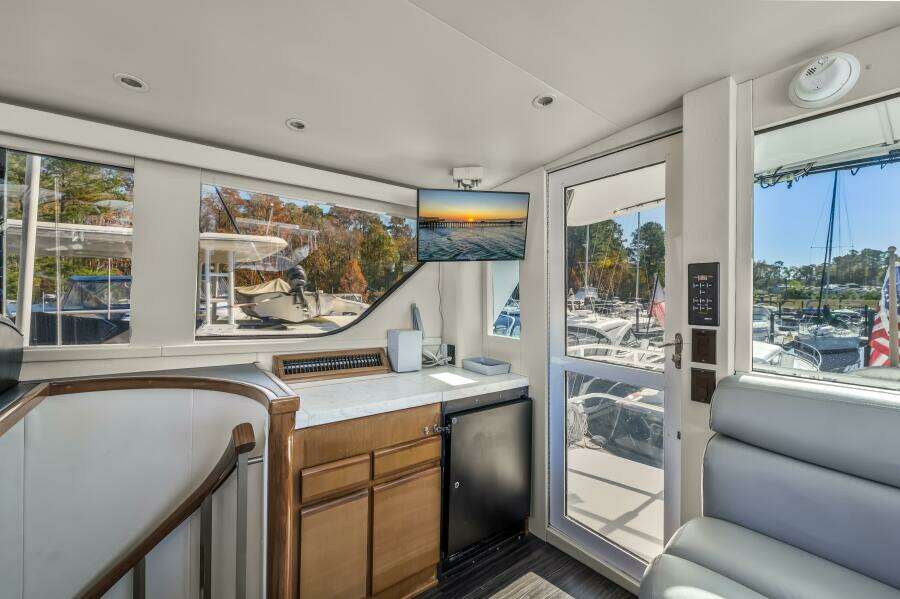 1999 Viking 58 Enclosed Flybridge