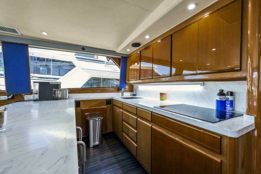 1999 Viking 58 Enclosed Flybridge