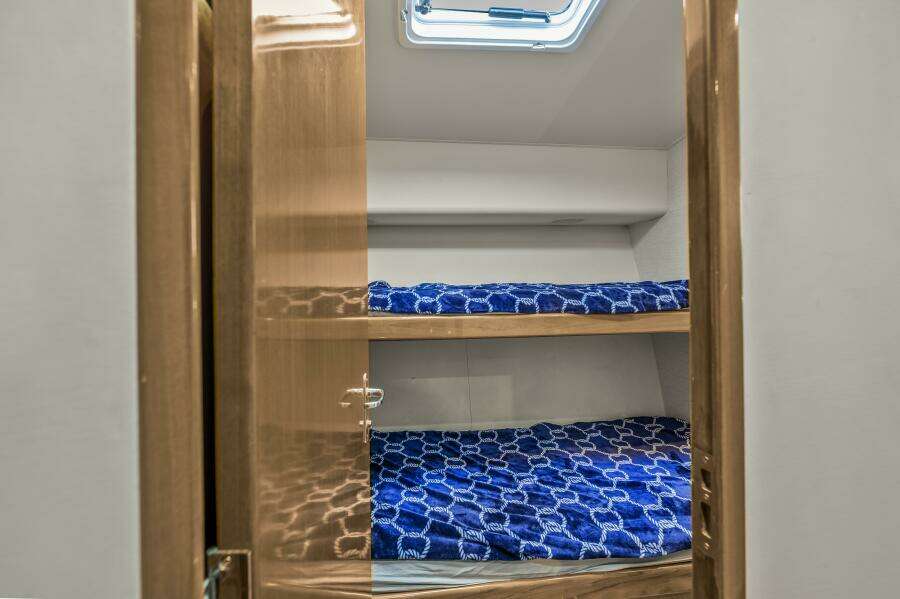 1999 Viking 58 Enclosed Flybridge