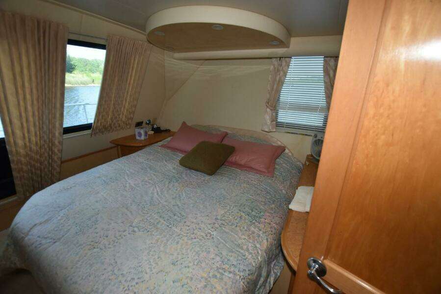 2005 Bluewater 5200